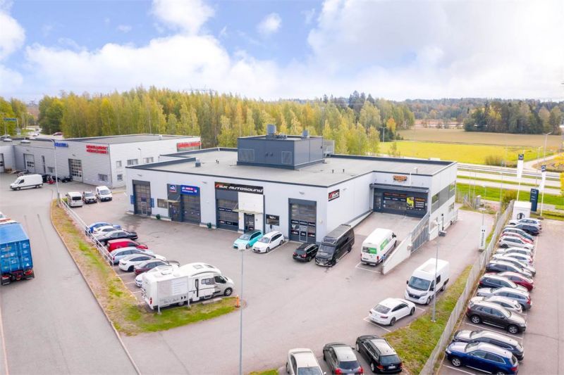 Nosto-ovellinen 412 m²  liike-/varasto-/tuotantotila keskeisellä sijainnilla Juvanmalmin teollisuusalueella.