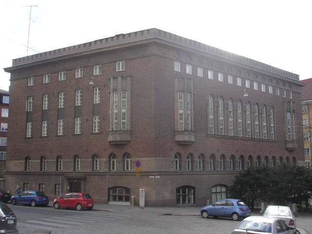 julkisivu Oksasenkadun puolella