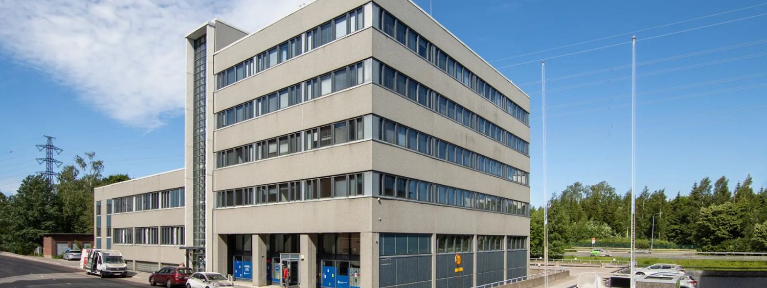 Kellarikerroksen varasto-/tuotantotilaa Herttoniemen metroaseman läheisyydessä. Tilasta löytyy wc-/taukotilat. Tilaan kulkee tavarahissi.