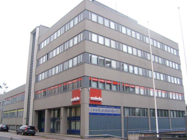 Kellarikerroksen varasto-/tuotantotilaa Herttoniemen metroaseman läheisyydessä. Tilasta löytyy wc-/taukotilat. 