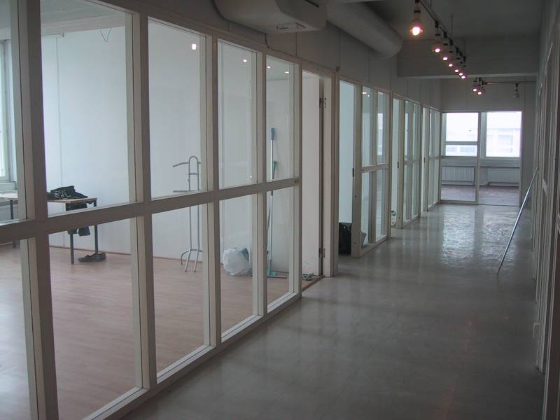 Valoisaa tilaa!  Toimisto-/varasto-/työ-/näyttelytilaa 60 m². 