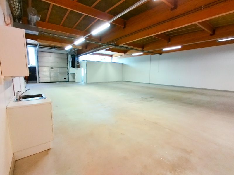 Sulapuronkatu 2 D, 237 m2Toimisto, minikeittiö ja wcNosto-ovi ja kulkuovi1950 €/kk +alv.Sulapuronkatu 2 C2, 72 m2Toimistotila 2. kerroksessaKaksi huonetta, minikeittiö/aula ja wc520 €/kk +alv.Sulapuronkatu 1 P10, 268 m2238 m2 + parvi 30 m2​isot pariovet ja kulkuoviwc1750 €/kk +alv....