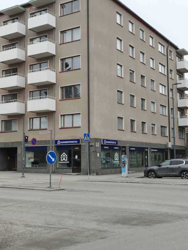 NÄKYVÄLLÄ PAIKALLA LIIKEHUONEISTO; HYVÄT PYSÄKÖINTIMAHDOLLISUUDET!