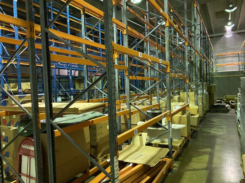 Hyllyjen sijoittelua voi muuttaa ja niitä voidaan poistaa tarpeen mukaan