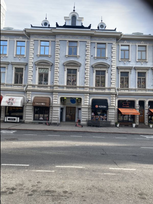 Aurakadulla Huippupaikalla . Toisen kerroksen tila  186m2. Tila on jäähdytetty..