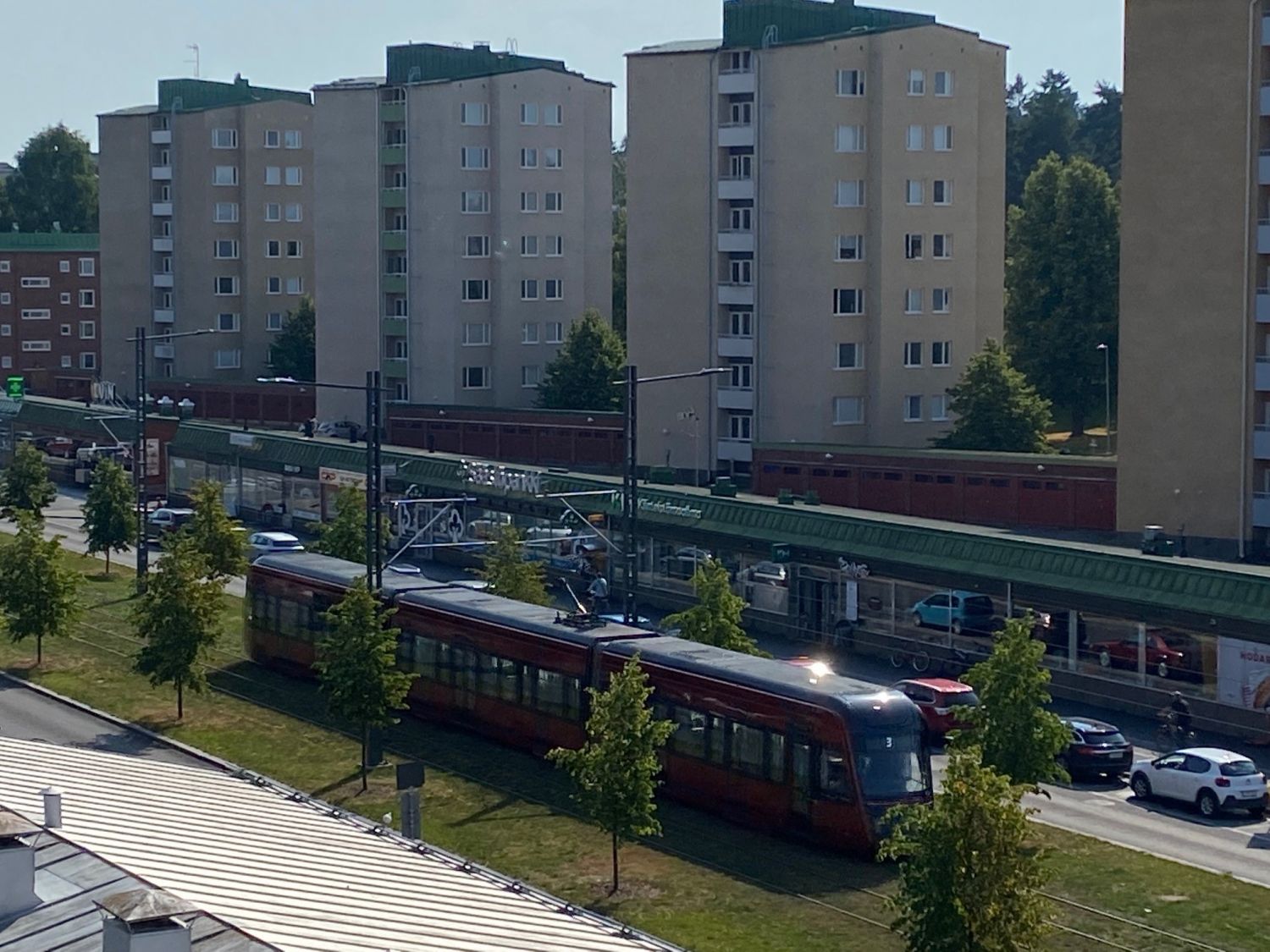 PERINTEINEN KAUPPAPAIKKA, HYVÄKUNTOINEN LIIKETILA VAPAUTUMASSA!