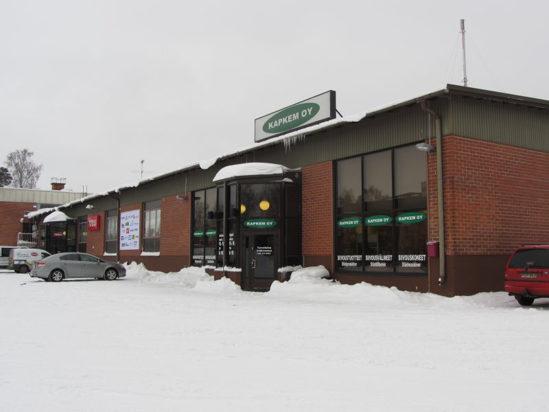 Klemettilän alueella sijaitsevassa liikekiinteistössä sijaitseva myymäläksi soveltuva liiketila. Soveltuu myös toimistoksi.