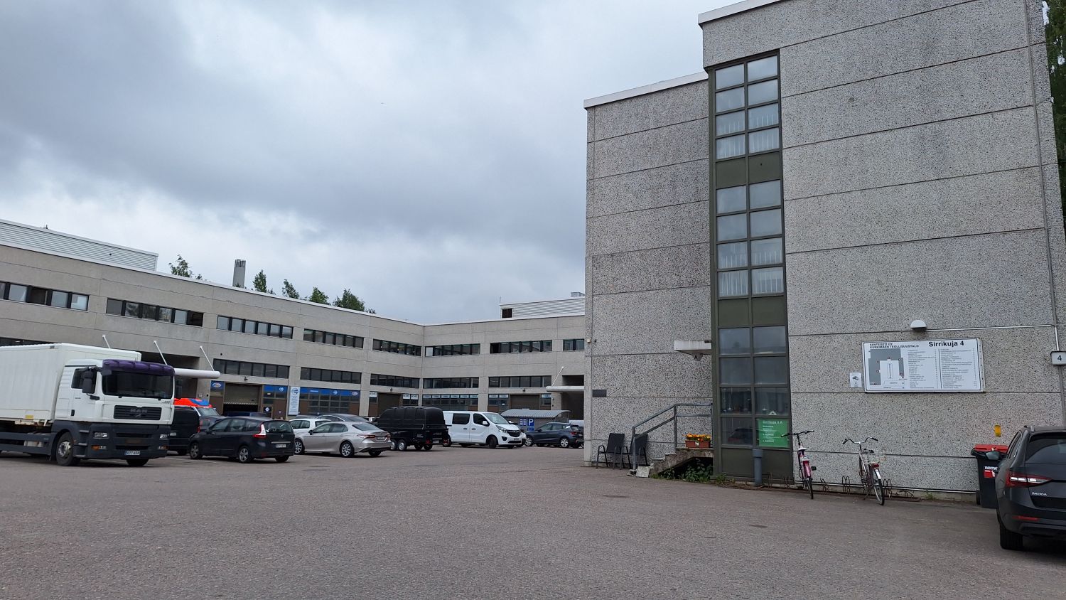 Toimitiila myydään Kehä I:llä Kurkimäessä.
