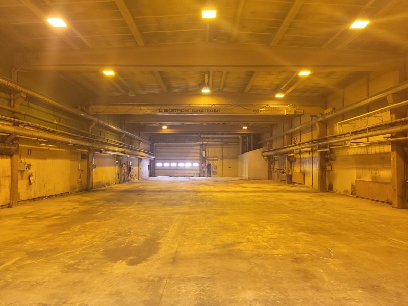 Teollisuushalli - 817 m2