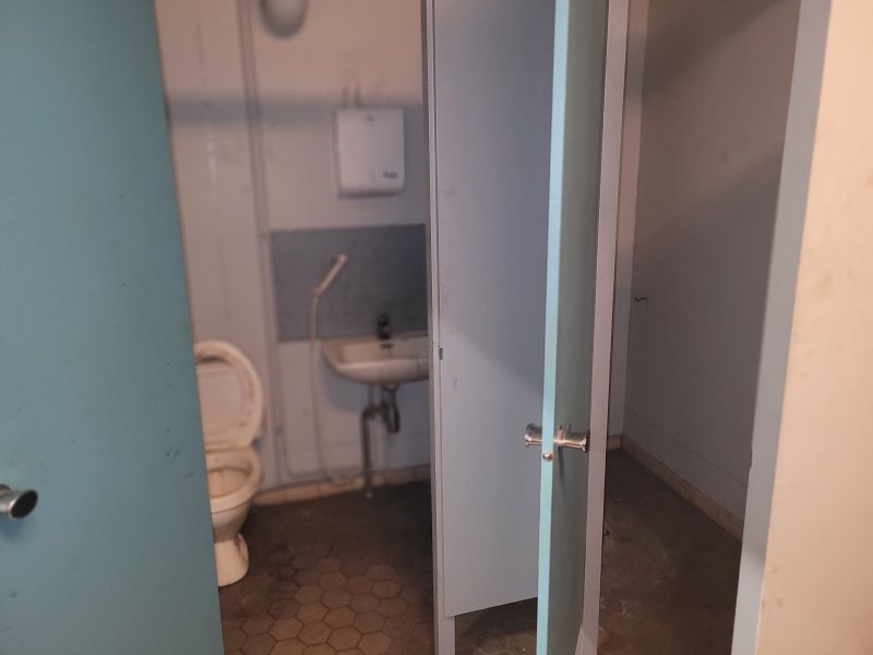 Teollisuushalli - 817 m2 - sosiaalitilat