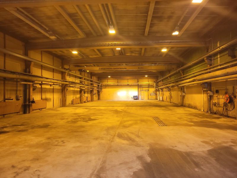 Teollisuushalli - 817 m2