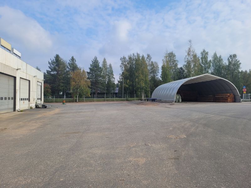 SSYP Kiinteistöt Oy vuokraa: Teollisuustila n. 817 m2 sis. sos.tilat, suorakaiteen muotoinen teollisuushalli on pinta-alaltaan 770,3 m2. Hallissa on siltanosturi, nosto-ovi ja lattiakaivo/pesukaivo. 