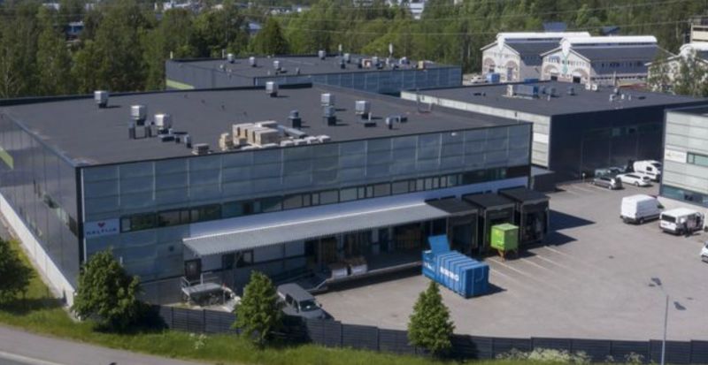 8m korkeaa, valoisaa varasto, tuotanto, näyttely tilaa kehä 3 varresta aivan lentokentän kupeesta.