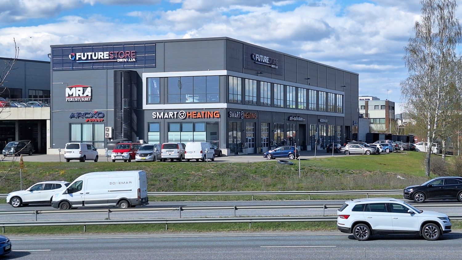 Autolla sisään tila Kehä 3 näkyvällä paikalla! 