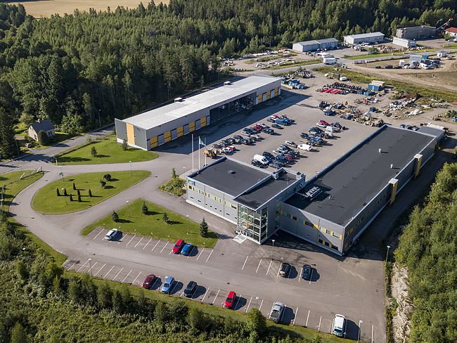 Kiinteistön piha- ja paikoitusalueet