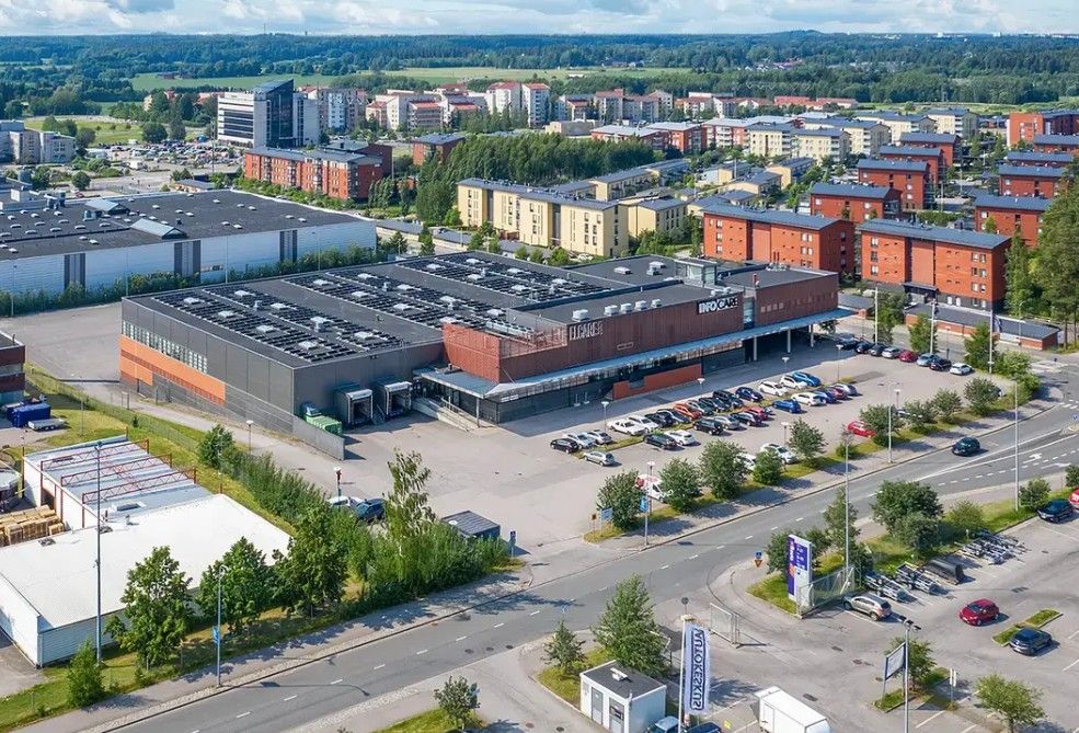 KOy Vantaan Silvastintie on vuonna 2008 valmistunut moderni varasto- ja teollisuusrakennus. Tuotanto-/varastotilojen lat...