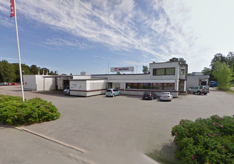 Korkea hallitila + parvi hyvällä paikalla Mälikkälässä. Tila 141.