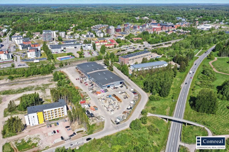 Monipuolinen varasto/tuotantotila isolla aidatulla pihalla, Espoon vieressä Masalassa. 