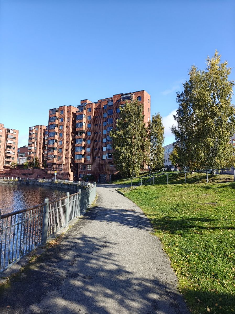 VUOKRATAAN LIIKE-TOIMISTOTILA SUVANTONÄKYMILLÄ RATINASTA!