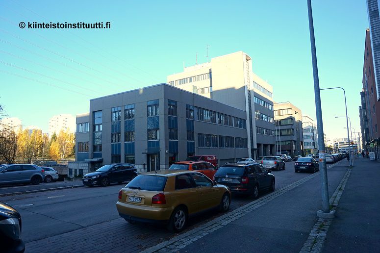 Siistiä avotoimistotilaa Herttoniemen metroaseman läheisyydessä tiloissa useampia huoneita. Opetustila 324 m²/2. krs, jossa 4 luokkatilaa ja muutama toimistohuone.