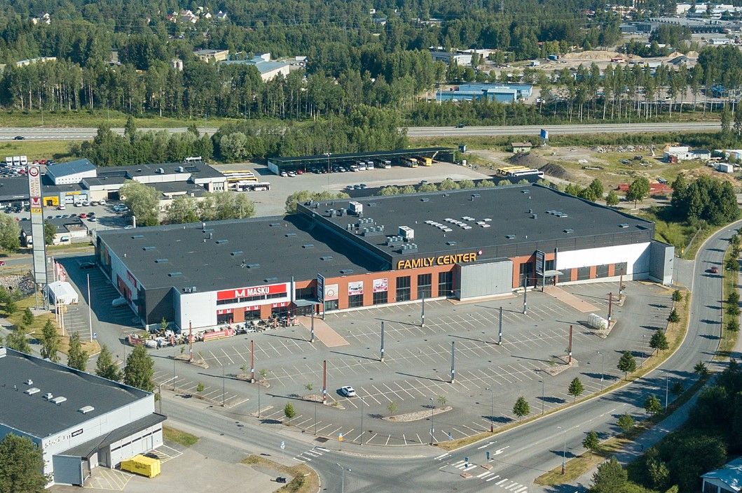 Family Center tarjoaa liikkeellesi modernin ja viihtyisän ympäristön. Rakennuksen toisessa kerroksessa sijaitseva laaja ...
