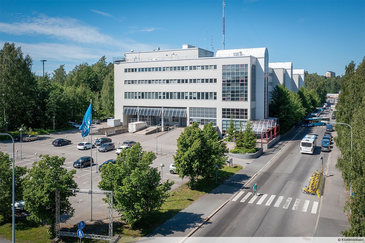 Vuokrataan avaria noin 4m korkeita monikäyttöisiä, jäähdyttävällä ilmanvaihdolla varustettuja toimitiloja Roihupellon ty...