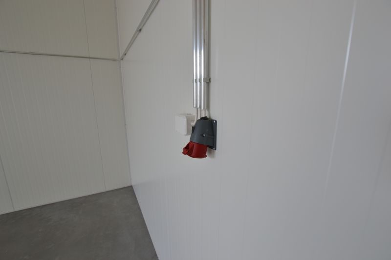 Voimavirtapistokkeet (2 kpl)