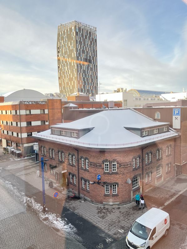 Näkymä Torni-hotellille päin