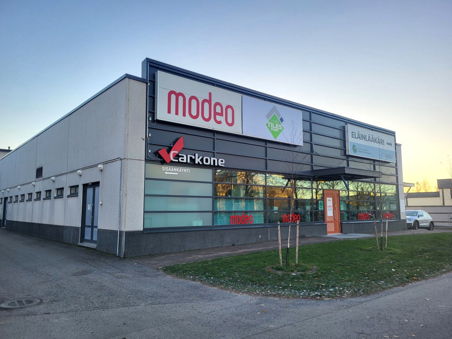 Hyvätasoinen betonielementti rakennus on valmistunut v. 2008. Lämmitysmuotona kaukolämpö. Koneellinen IV lämmön talteeno...