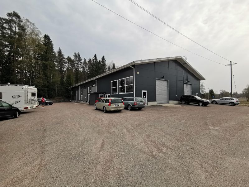 155 m2 tuotanto- varastotila pienellä keittiöllä ja wc:llä Klaukkalan Järvihaan yritysalueella Nurmijärvellä n. 7,5 km 3-tieltä. Pohjakuva: www.jonne.fi