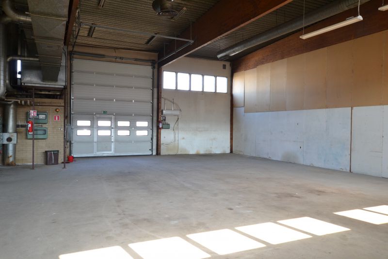 Käytännöllinen iso tila (kuva ennen remonttia)