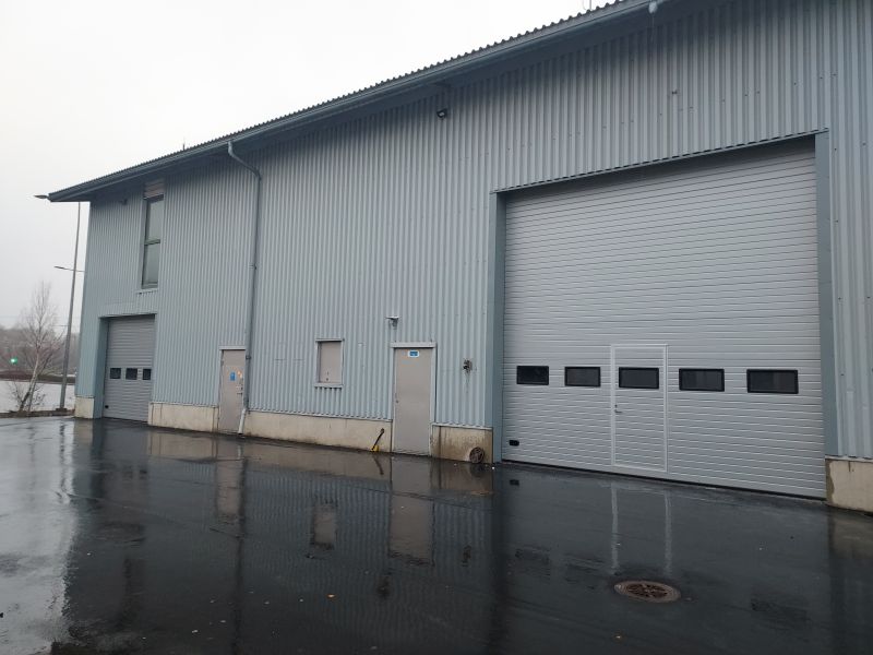 Korkeaa varasto-/tuotantotilaa Itäväylällä.