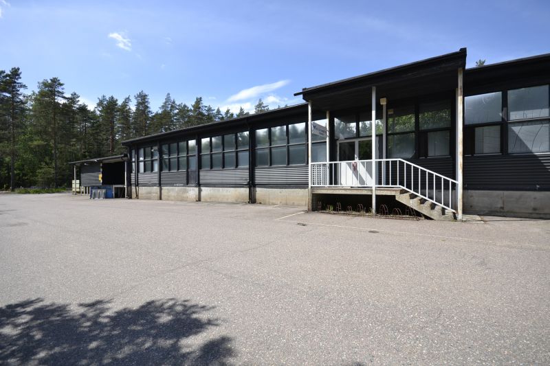 Teollisuus- ja toimistokiinteistö Lohjan Muijalassa, lähellä E18 liittymää. Vuokrattavana 150 - 400m2 toimistotilaa.