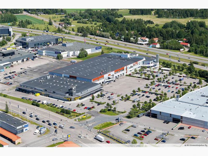 Vantaan Tammistossa tarjolla monipuoliset toimitilat, jotka sopivat liike-, showroom-, varasto-, ja osin myös toimistokä...