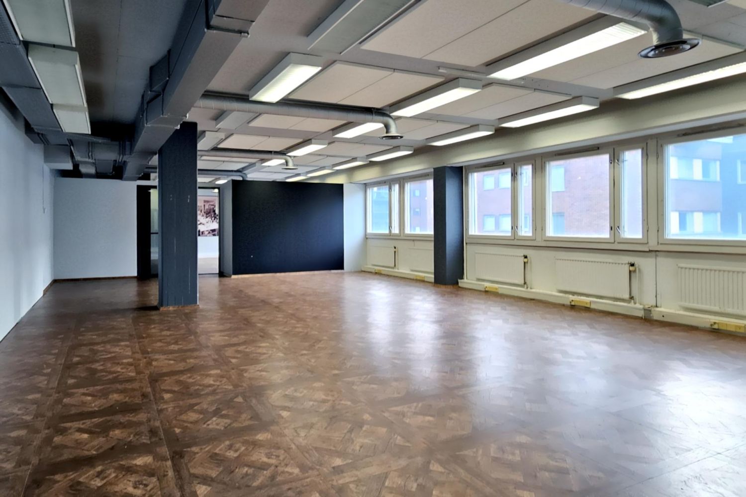 Toimisto-, näyttely- ja varastotila 160 m²