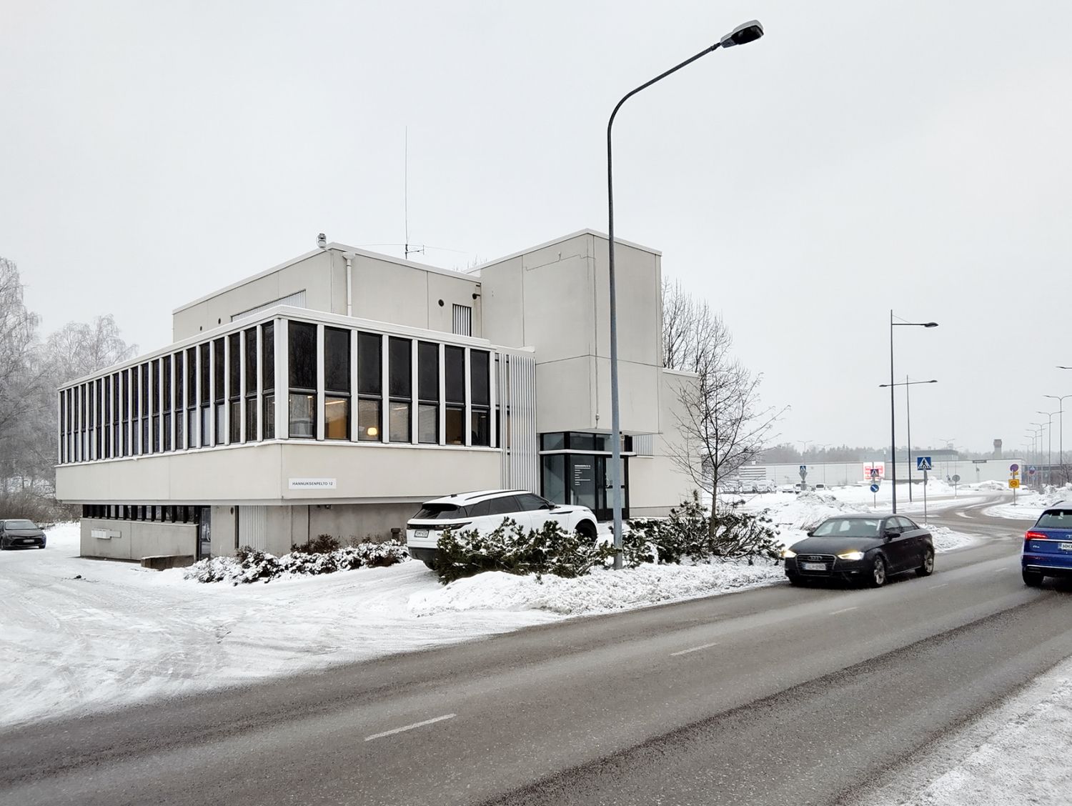 Tyylikkäästä toimitalosta vuokrataan monipuolista toimitilaa!  