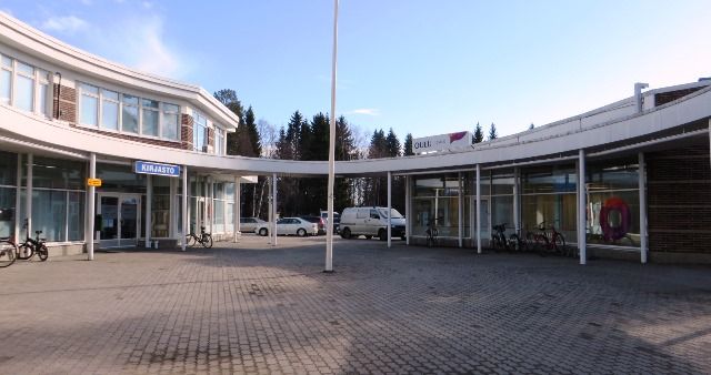 Myydään Jokelantie 1, 90830 Haukipudas, liikehuoneisto L1. 1. krs:n liiketila 83 m2 sijaitsee Haukiputaan keskustassa olevassa liikekeskuksessa. Suuret näyteikkunat ja valoisa tila. Samassa pihapiirissä on mm. kirjasto, kodinkoneliike, ruokaravintola ja autokoulu.Liikerakennus on rakennettu -...