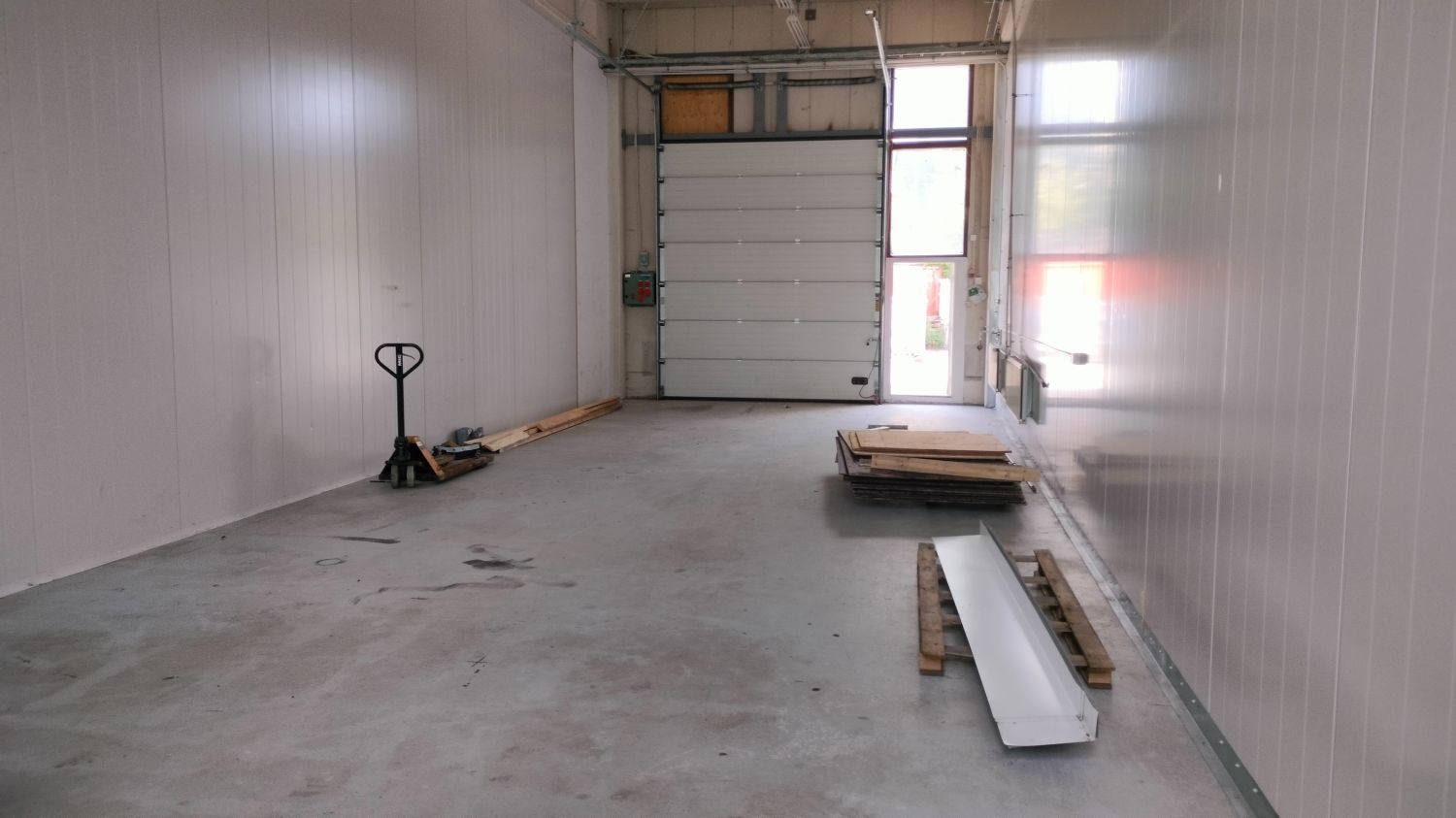 Hallitila 2 oven suuntaan