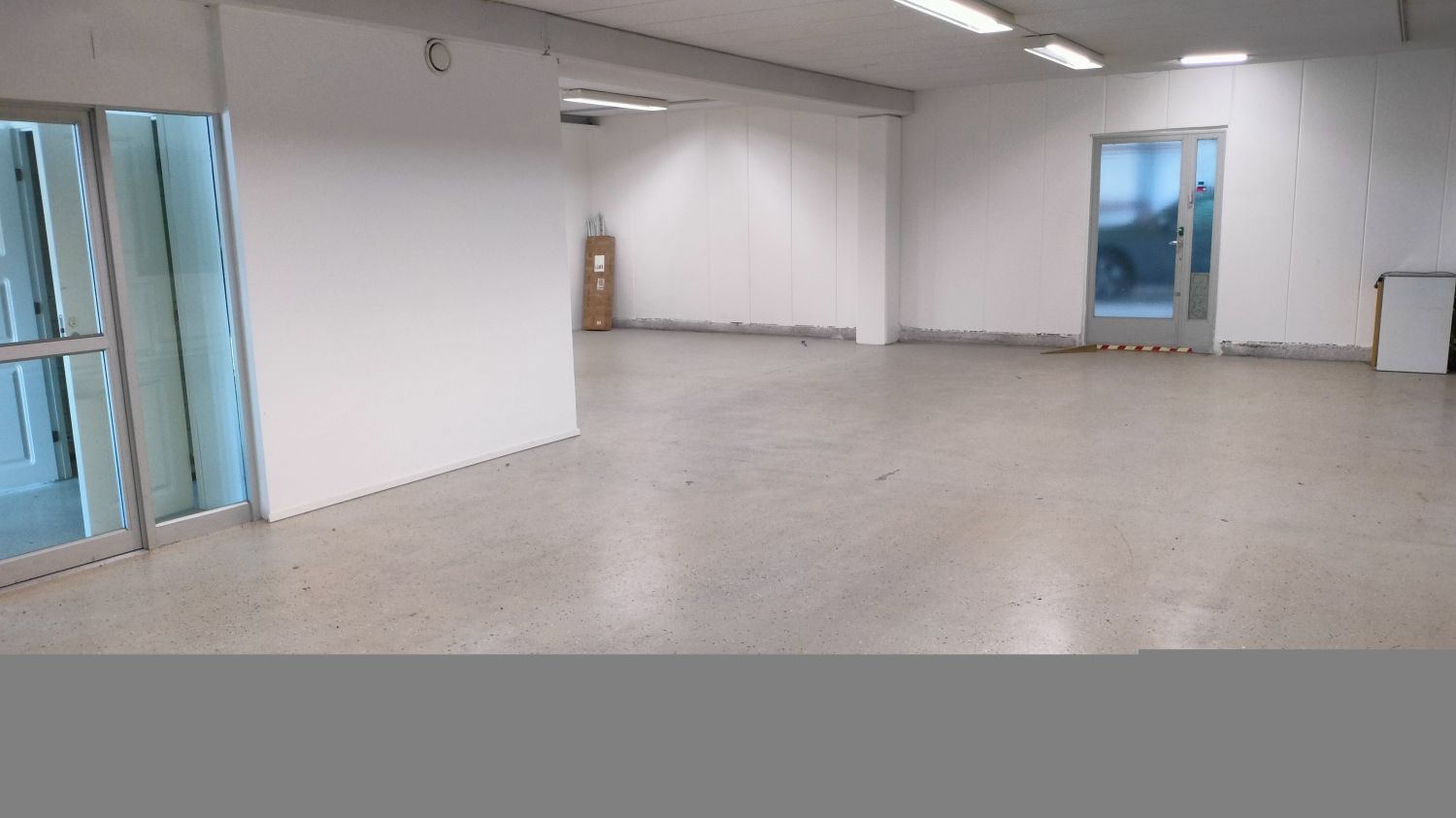 tila 4 toimisto_näyttelytila 