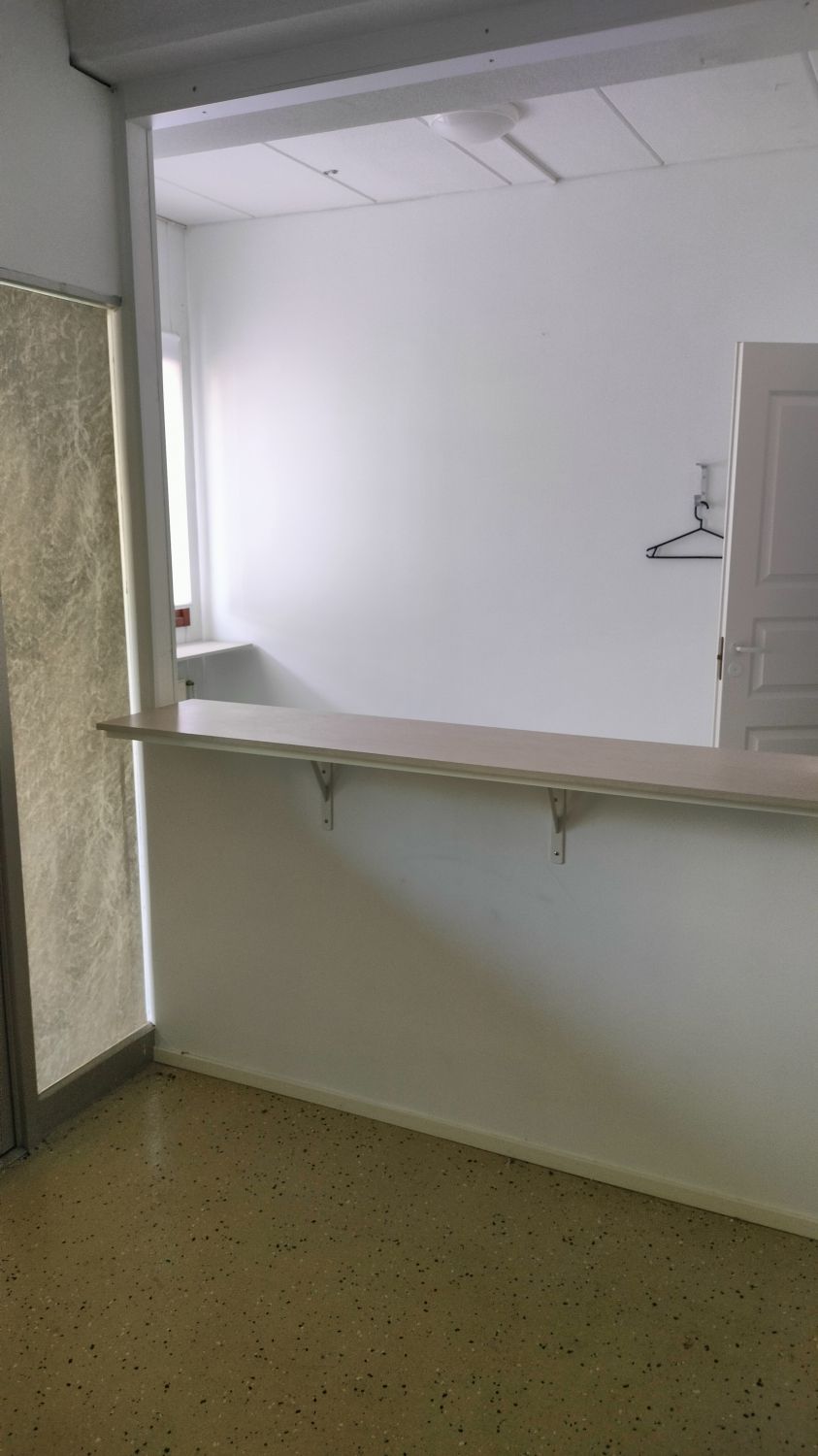 toimisto 2 asiakaspalvelutiski