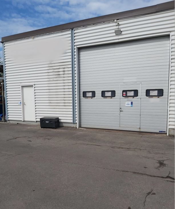 Kiinteistöstä vuokrattavissa hallitilaa n. 210 m². 