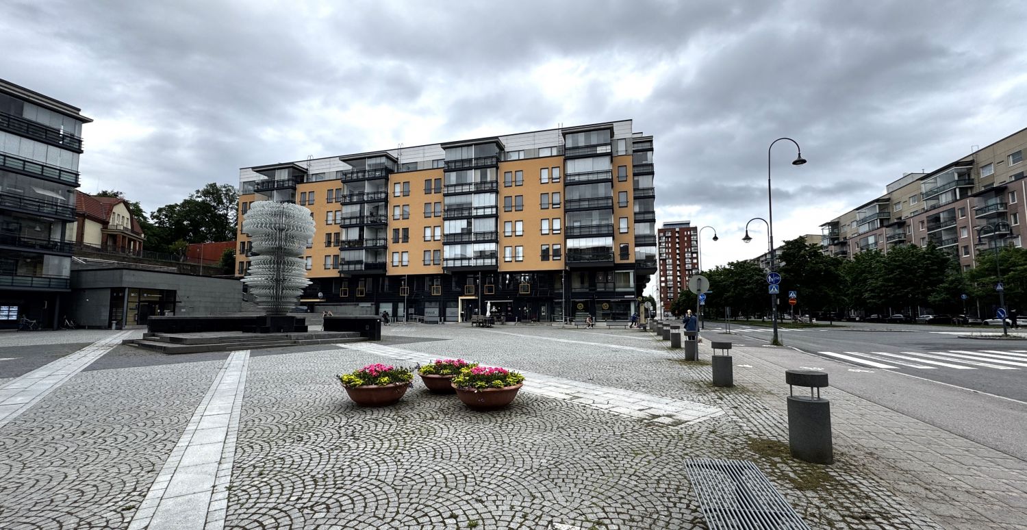 Tampereen Tampellasta näkyvältä paikalta kulmaliikehuoneisto isoilla ikkunoilla. Tilat ovat muunneltavissa tarpeen mukaan.