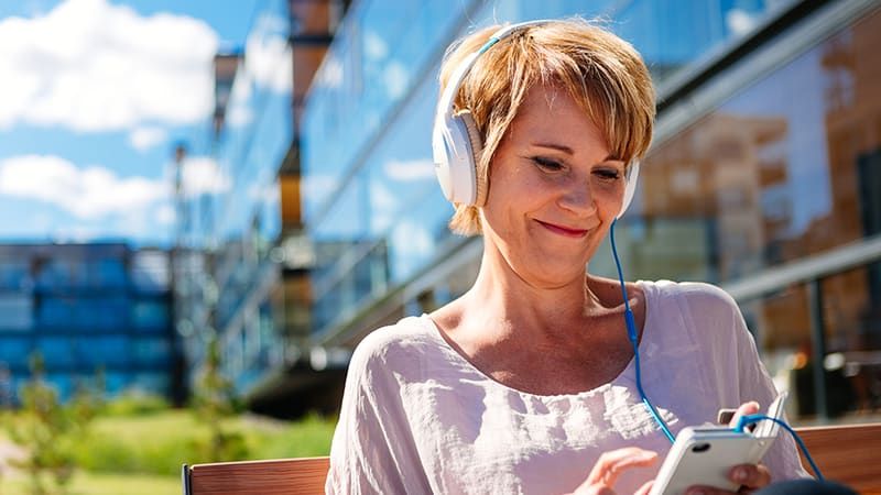 Määräosa toimistorakennusten tontista hyvien liikenneyhteyksien varrella näkyvällä paikalla Espoon Mankkaalla