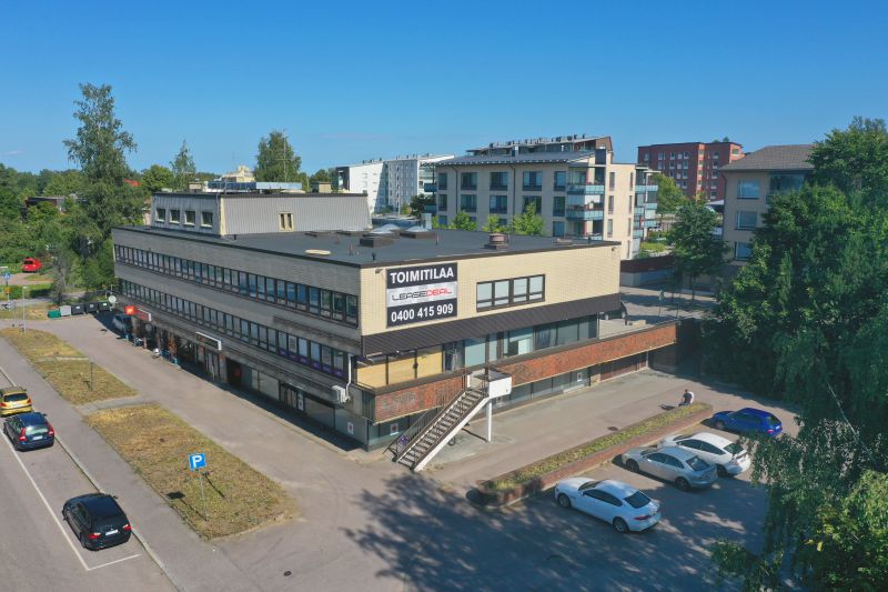 Vuokrataan Tuusulan Kauppatieltä lämmitetystä parkkihallista vapautuva autopaikka. Autopaikka vuokrattavissa 01.05.2026 eteenpäin.Kysy lisää;Nico Björkbacka - 0400 415 909