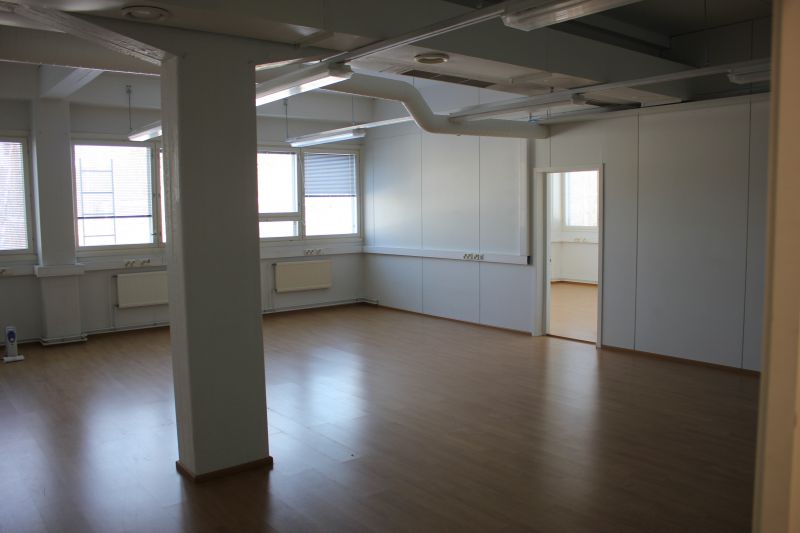 D päädyn toinen toimisto n. 130m2