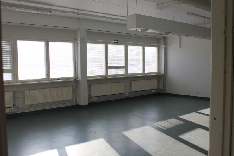 D päädyn kolmas toimisto n. 100m2