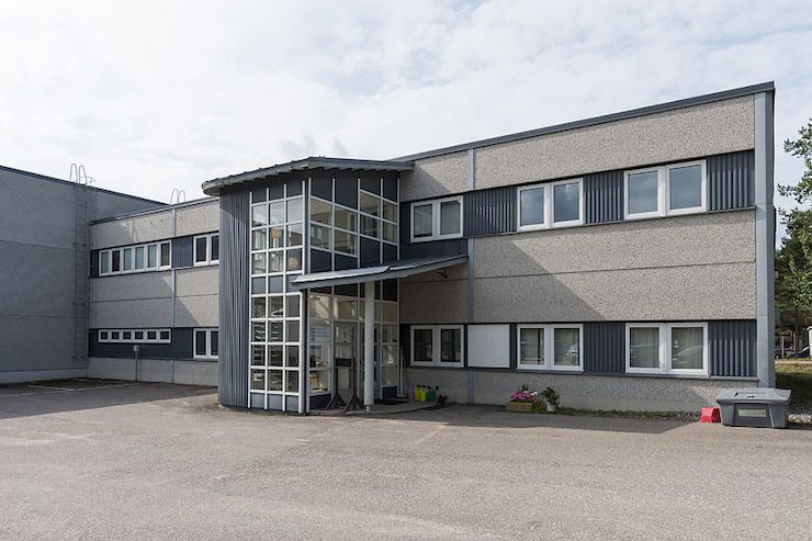 Etupiha ja sisäänkäynti