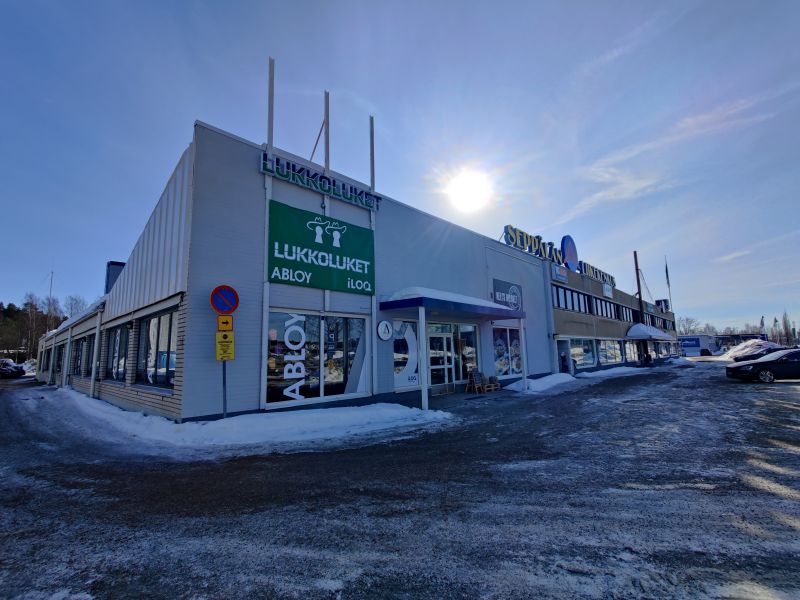 Vuokrataan suuri myymälätila Jyväskylän ykköspaikalta Ahjokadulta!Pihassa parkkialue asiakkaille.Jos kiinnostuit ota yhteyttä!