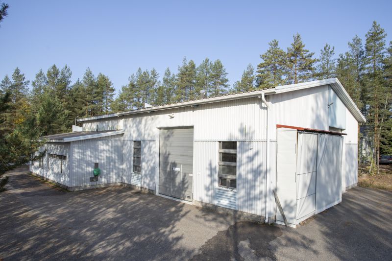 Korkeaa hallitilaa (yli 5 m) , isoilla nosto-ovilla