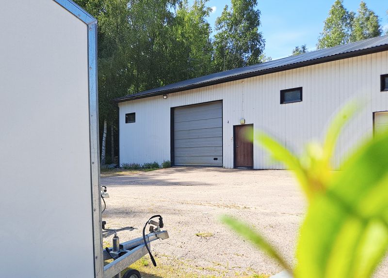 VUOKRATAAN VARASTOHALLI KEVÄTKUMMUSSA! Vuokra 1’890 €/kk, alv-vapaa